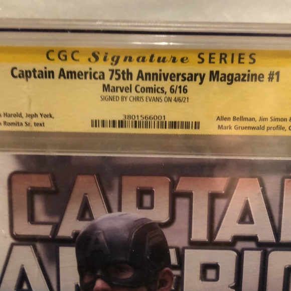 75th anniversary Captain Marvel signed by Chris Evans - Picture 3 of 3